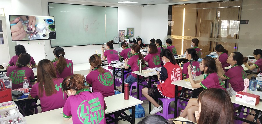 學(xué)美甲好嗎？工資高不高？