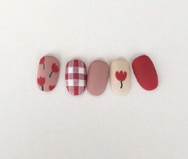 南寧美甲學(xué)校：適合春天的磨砂美甲款式