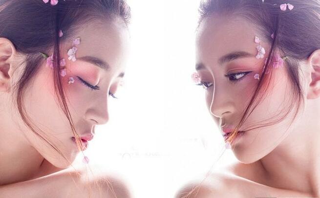 桃花妝容要點(diǎn)小教學(xué)，南寧有實(shí)力的學(xué)校示范給你看