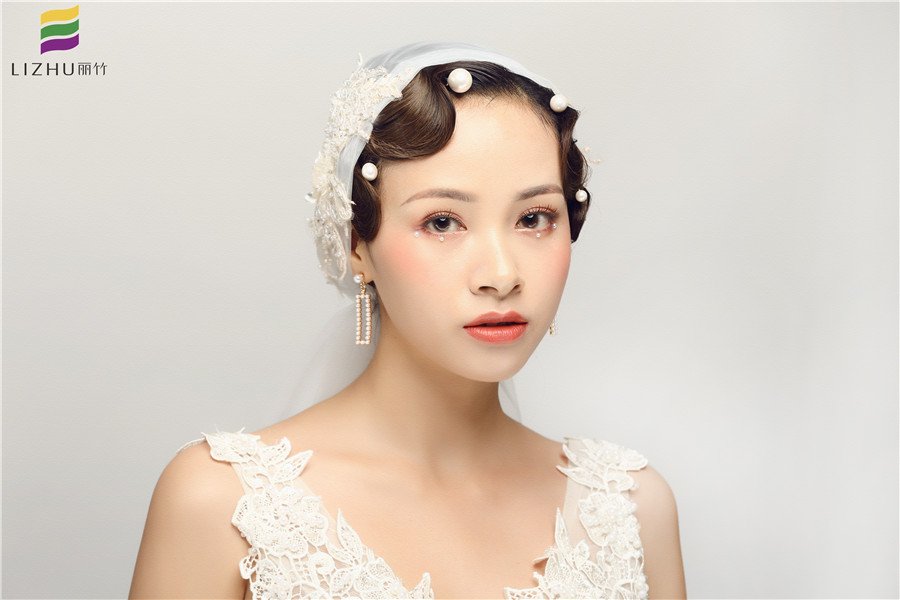 手推波紋復(fù)古新娘造型教程，南寧化妝學(xué)員是這么打造的