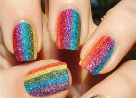 南寧美甲學(xué)校：磨砂彩虹美甲教程，將五顏六色存于指上