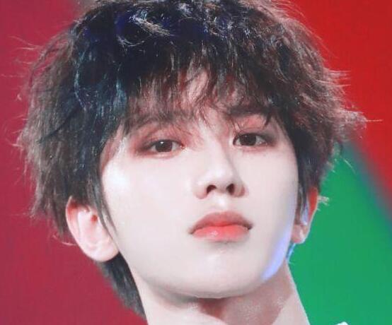 南寧美發(fā)學(xué)校：簡(jiǎn)單4個(gè)步驟搞定煙花燙造型