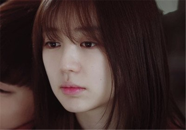 南寧化妝學校：花瓣咬唇妝，秒變水潤透白