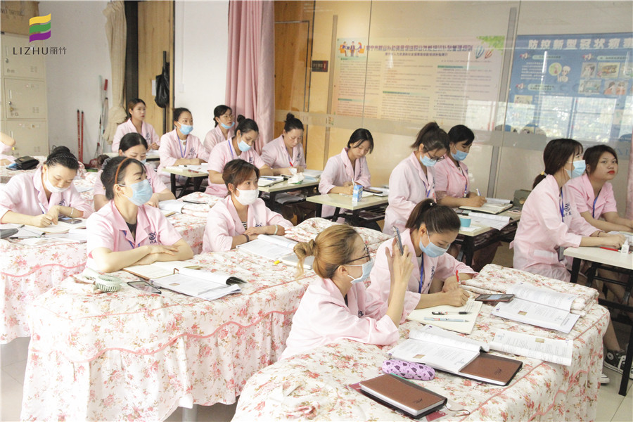 南寧美容課堂：不要忽視每一節(jié)理論課