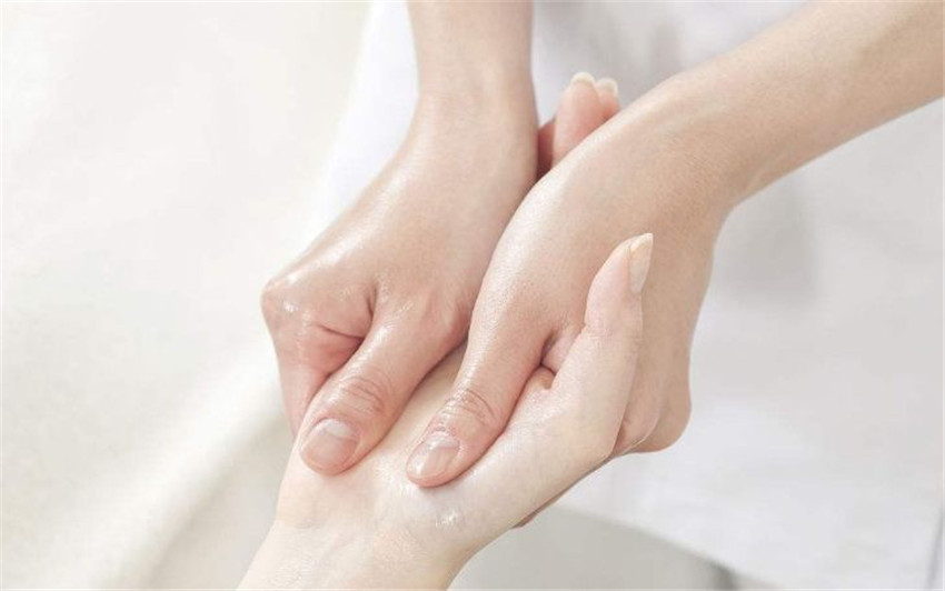 南寧美容學(xué)校：手部基礎(chǔ)護(hù)理操作流程