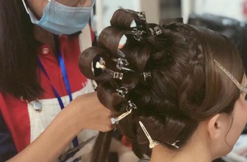 化妝課堂：基礎(chǔ)打牢，王冠不掉