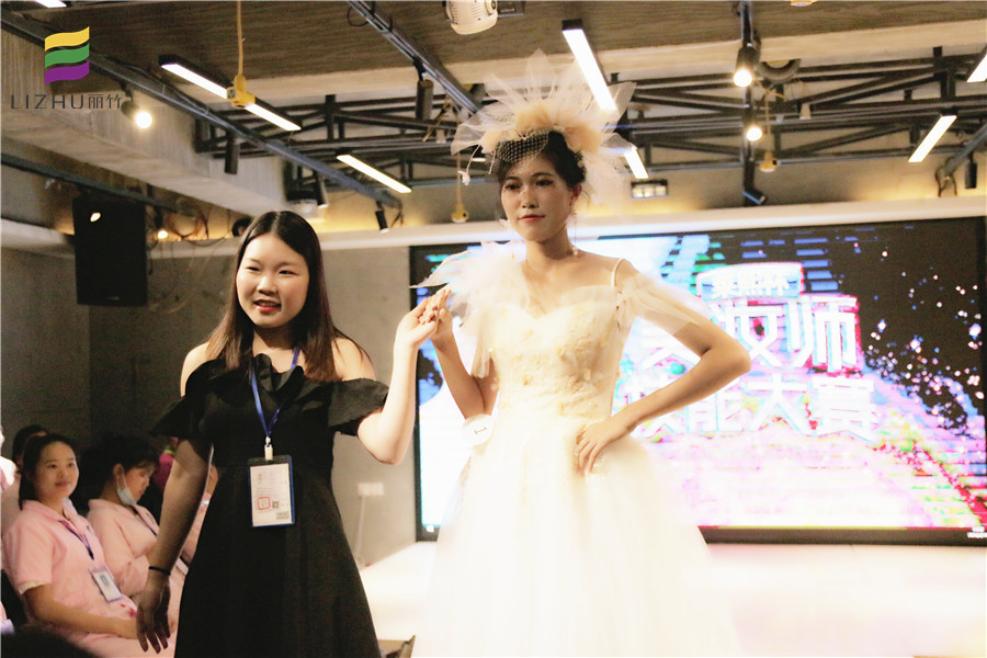 化妝學員感言：人前女神，人后女神經