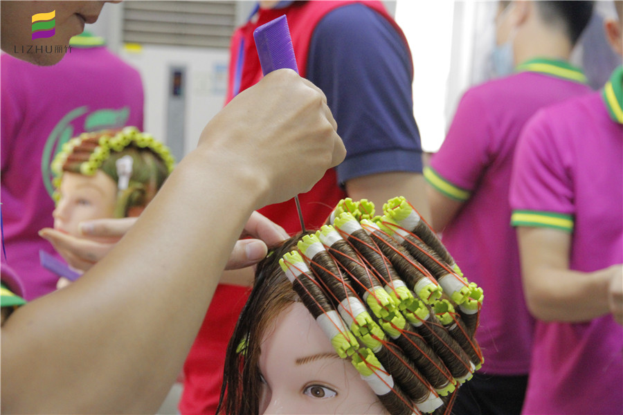 南寧美發(fā)課堂：好技術(shù)沒(méi)有捷徑