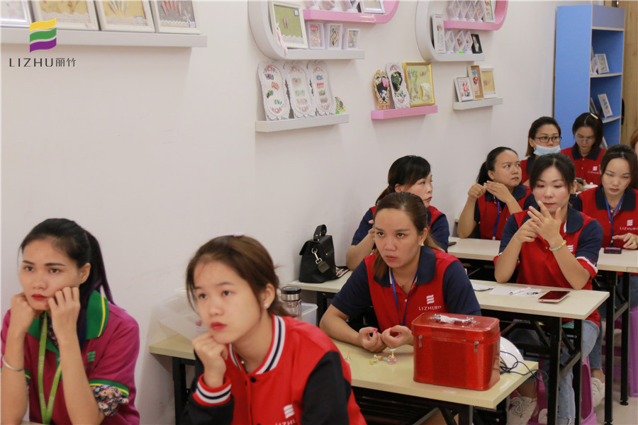 南寧美甲課堂：美甲從手部開(kāi)始