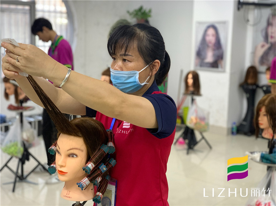 南寧美發(fā)學校：想學技術賺錢就來