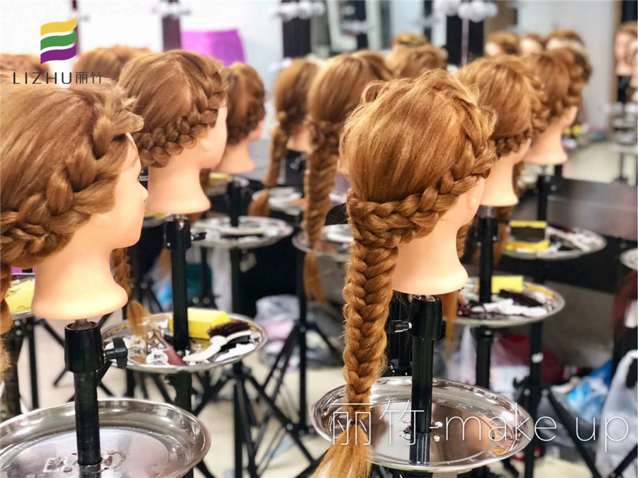 南寧化妝學校：編發(fā)課程開始啦