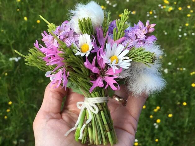 南寧花藝學校：螺旋花束打理步驟