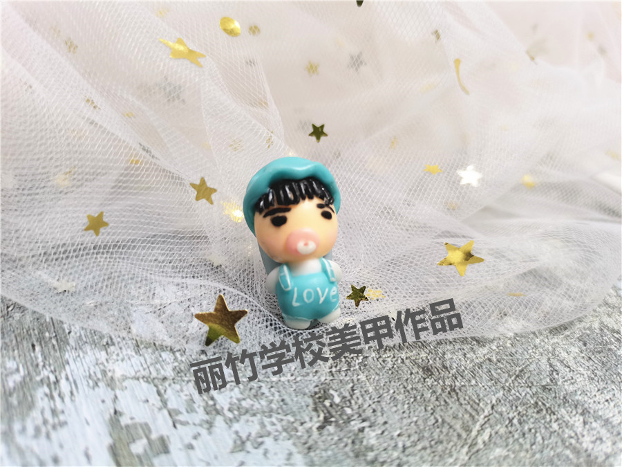 南寧美甲學(xué)校：不一樣的雕花美甲