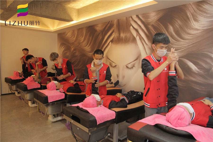 南寧美發(fā)學(xué)校：學(xué)習(xí)美發(fā)洗護按摩