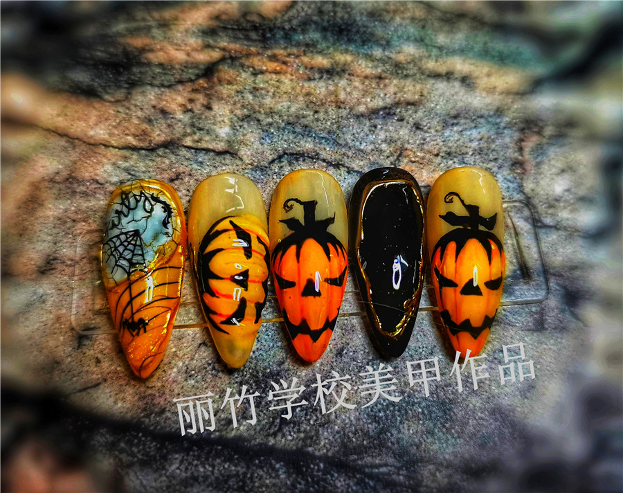 美甲培訓(xùn)：美甲持久時間越長越好嗎