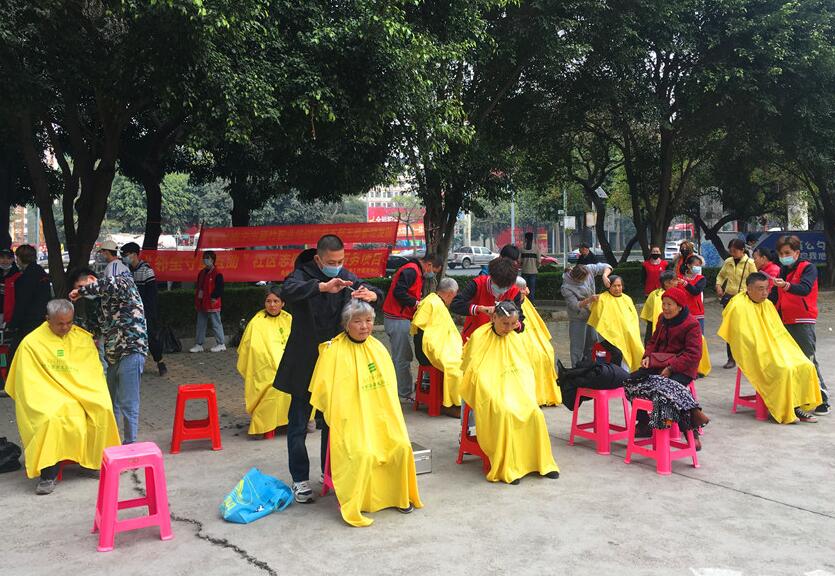 天寒地凍，麗竹義務(wù)理發(fā)暖人心