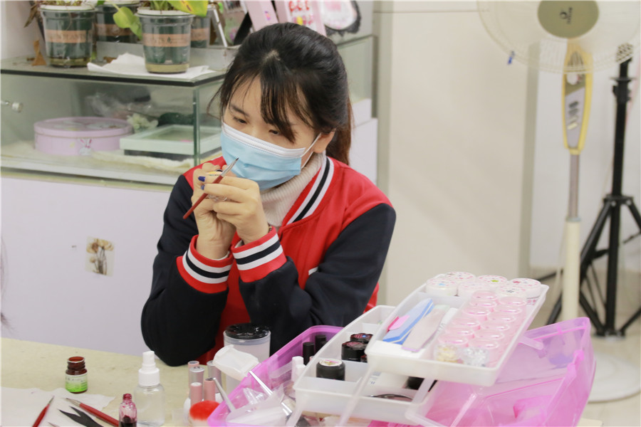 南寧美甲師培訓(xùn)學(xué)什么？歡迎進(jìn)班試聽美甲課程