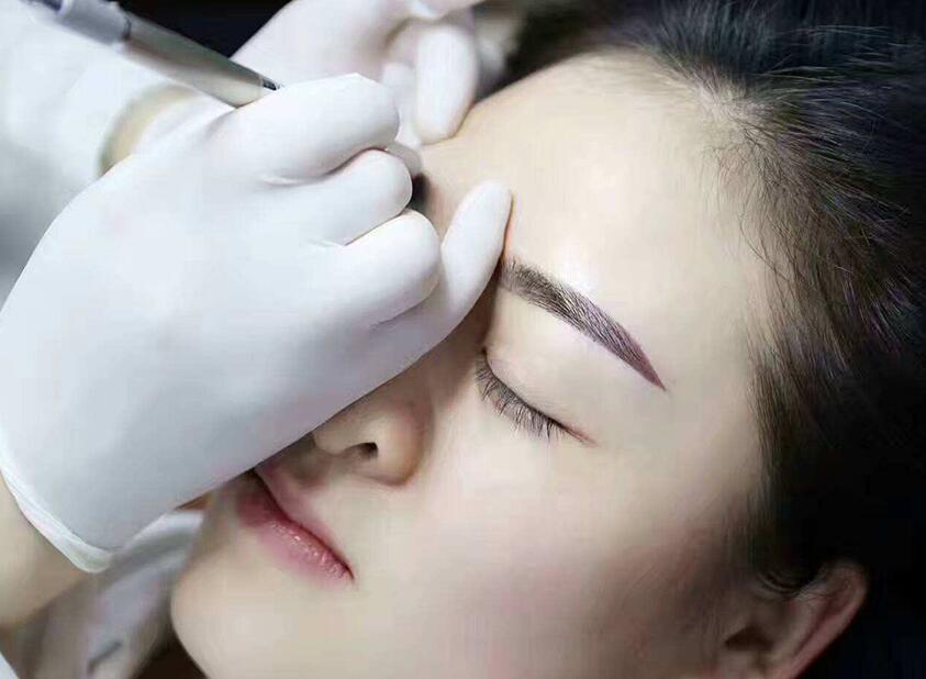 紋繡機(jī)器和手工紋繡有何不同？南寧紋繡學(xué)校幫你解答