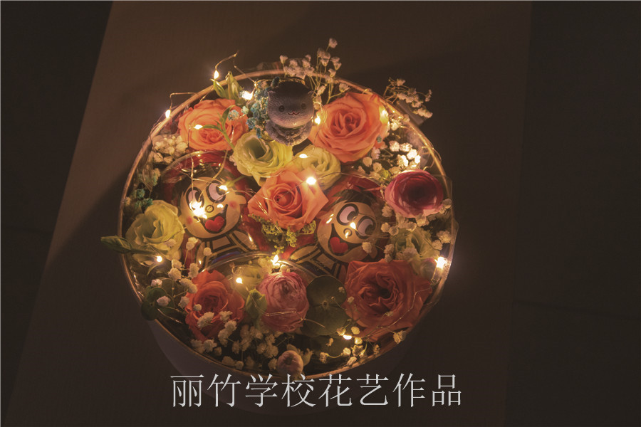 東西插花教程對(duì)比，南寧花藝學(xué)習(xí)為你剖析