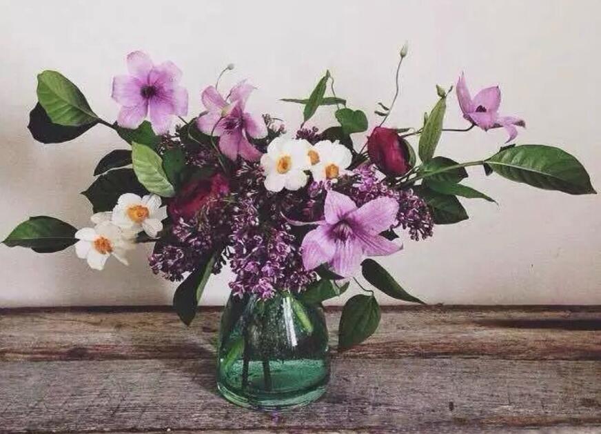 南寧插花培訓(xùn)學(xué)校：家庭插花要點(diǎn)與技巧