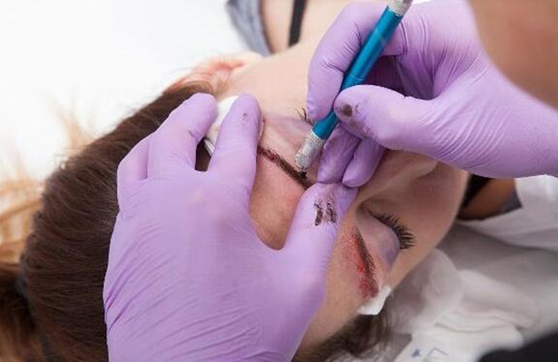 紋眉后為什么要涂修復(fù)液，廣西紋繡學(xué)校告你答案