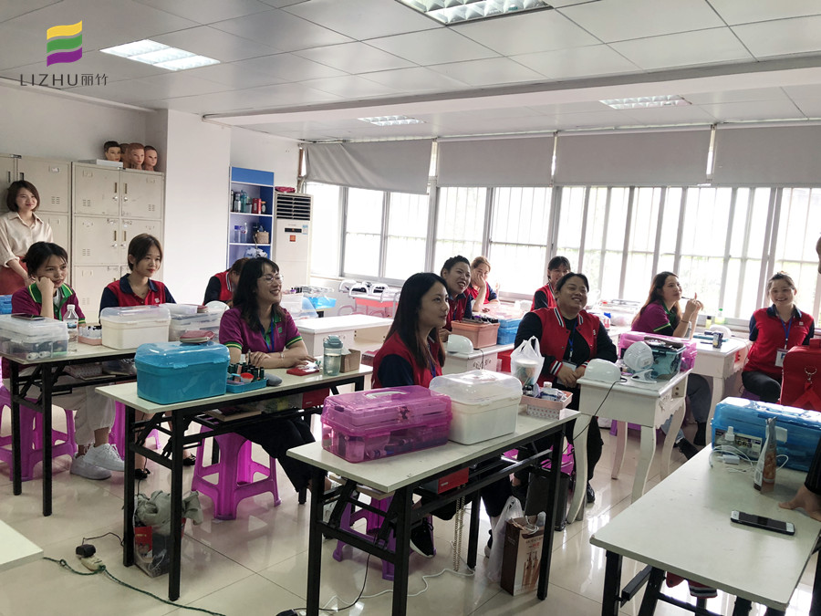 看了美甲就業(yè)宣講，你還會(huì)問南寧學(xué)美甲有前途嗎？