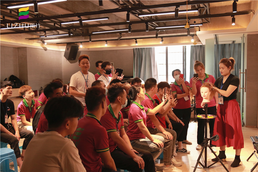 提問：南寧專業(yè)美發(fā)培訓學什么？