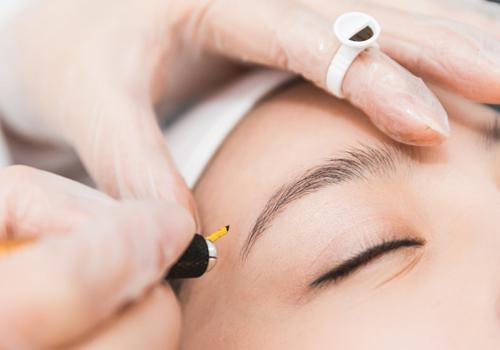 廣西紋繡學(xué)校全員討論：紋繡過后為什么會掉色？