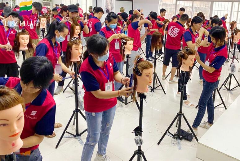 圓形層次修剪是什么？南寧美發(fā)專業(yè)學(xué)校來(lái)教你