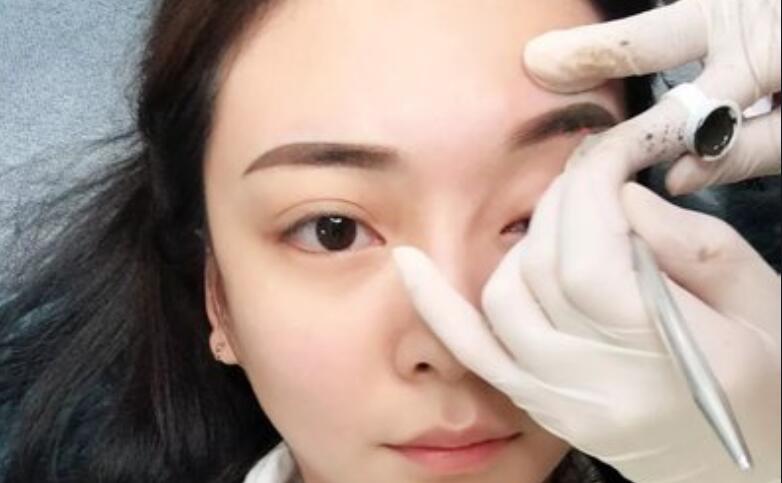 廣西紋繡培訓(xùn)：紋眉可以保持多長時(shí)間？