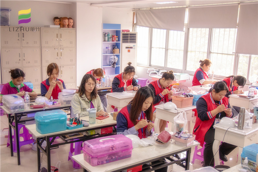 學美甲需要什么條件？南寧美甲培訓學校為你解答