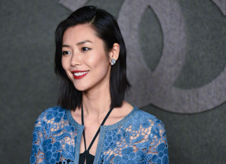 快來和南寧有實力的美發(fā)學校學齊肩短發(fā)的教程