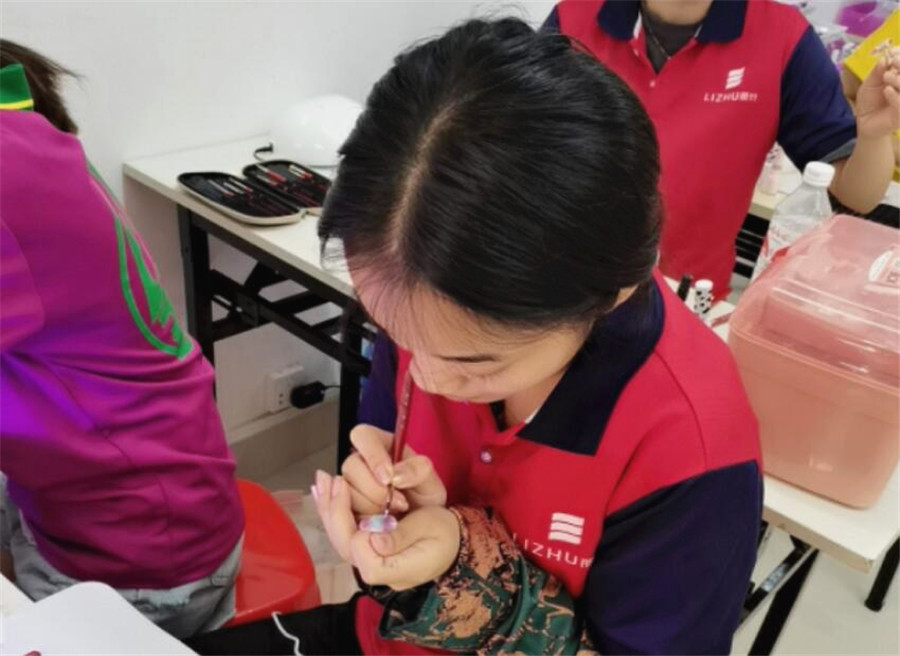 喜歡美甲，是因?yàn)樗娜f(wàn)種風(fēng)情