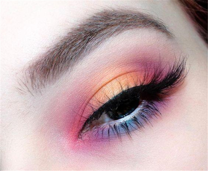 初學(xué)者眼影畫(huà)法教程，南寧化妝培訓(xùn)班教你