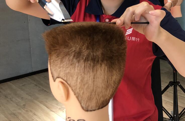 想學(xué)平頭修剪技巧？來(lái)廣西美發(fā)學(xué)校就對(duì)了