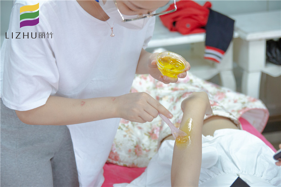 學(xué)脫毛？來(lái)南寧正規(guī)美容學(xué)校學(xué)吧