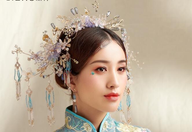 南寧化妝學(xué)校作品：中國(guó)藍(lán)秀禾新娘造型