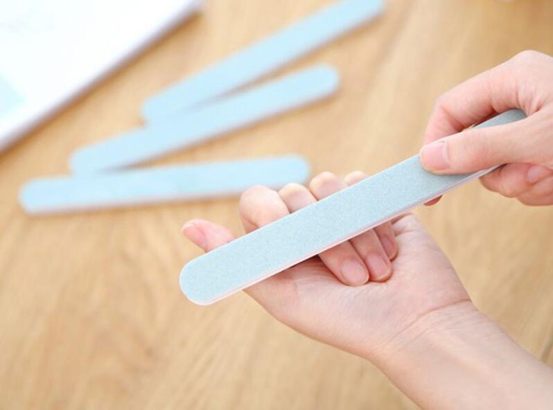 指甲又薄又軟的原因是什么？廣西美甲課程里有講