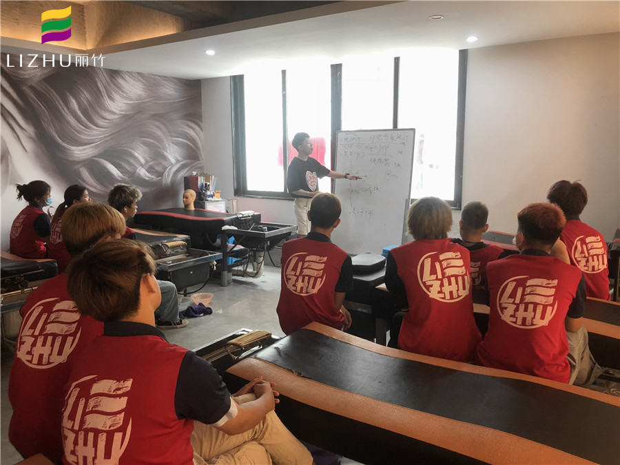 找工作？來廣西南寧美發(fā)學(xué)校就業(yè)宣講會(huì)看看