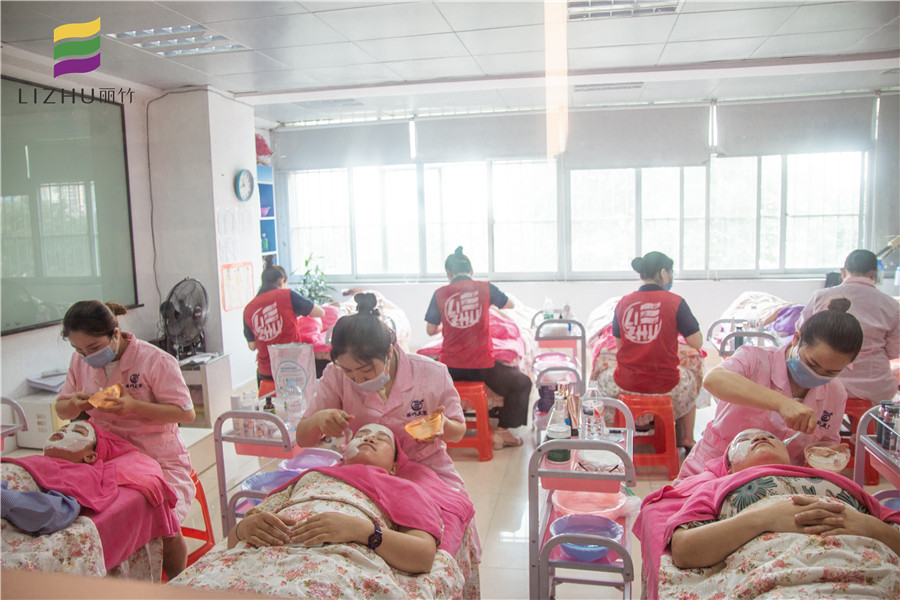 想知道美容如何拓客？快來(lái)廣西美容課堂看看