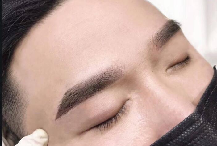男士紋眉如何設計？快和廣西紋繡班學習