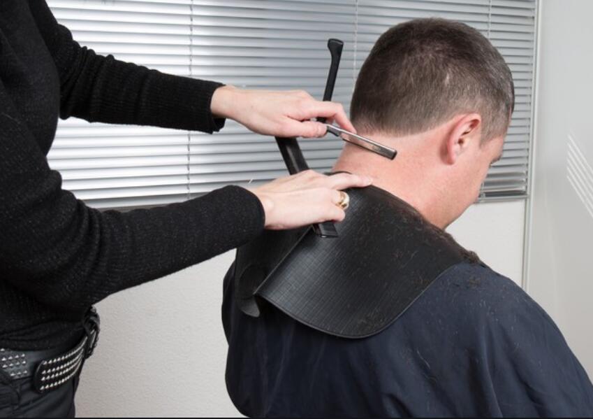 剃刀使用方法，廣西美發(fā)學校培訓內容