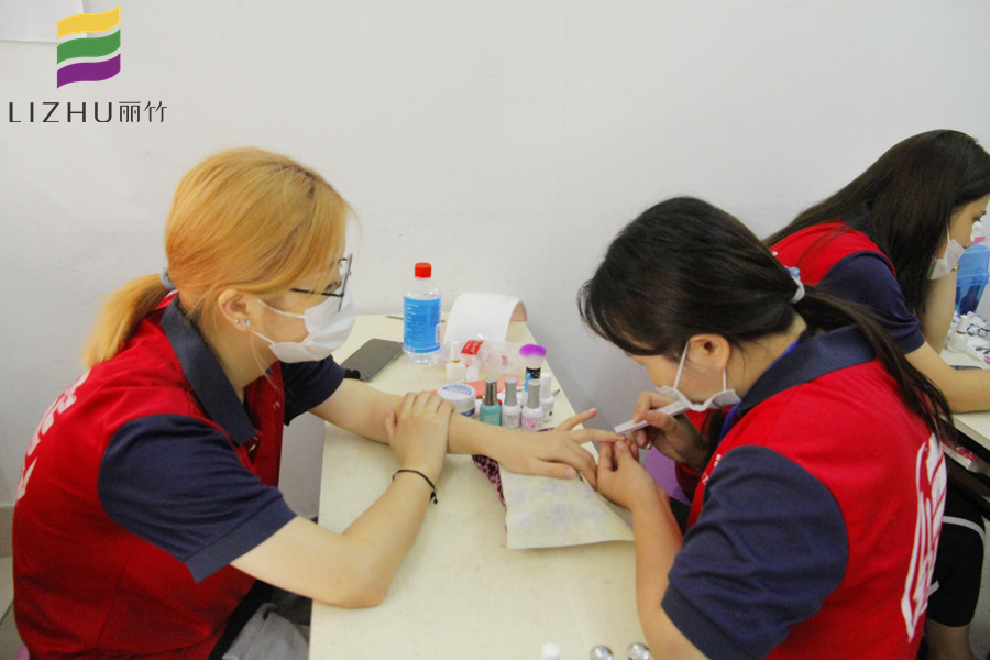 南寧美甲學(xué)校告訴你為什么要學(xué)美甲？