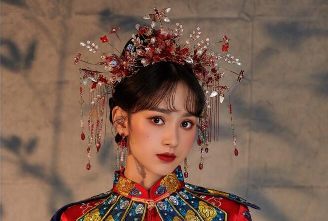 中式新娘造型，用實力證明南寧學(xué)化妝哪家好