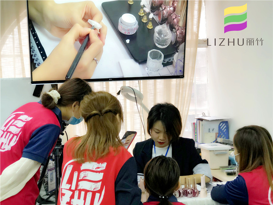 來廣西美甲培訓(xùn)班學(xué)美甲，重找生活目標(biāo)