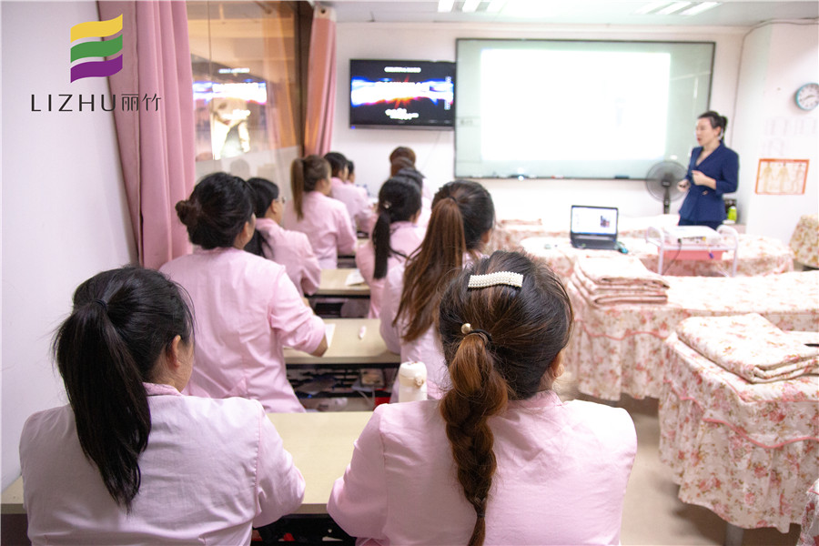 南寧學(xué)美容有前途嗎？來(lái)麗竹學(xué)校就業(yè)宣講會(huì)啊