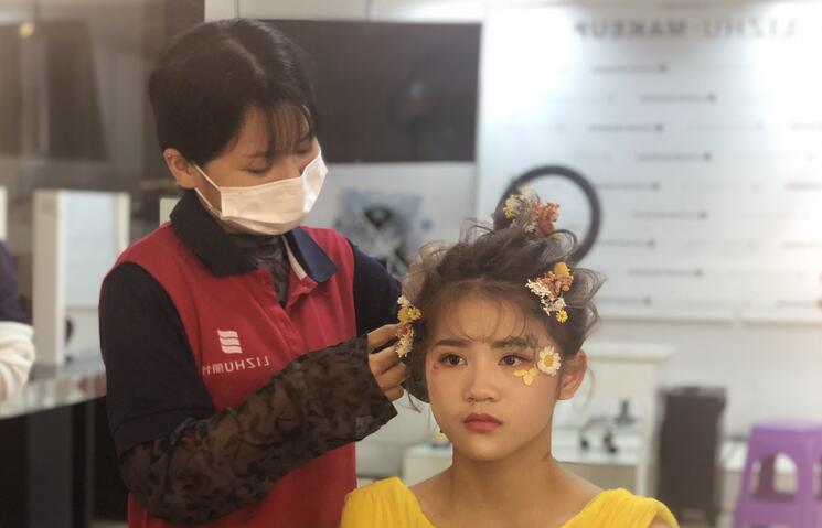 廣西化妝培訓(xùn)班學(xué)子感言：感謝麗竹讓我們實現(xiàn)夢想