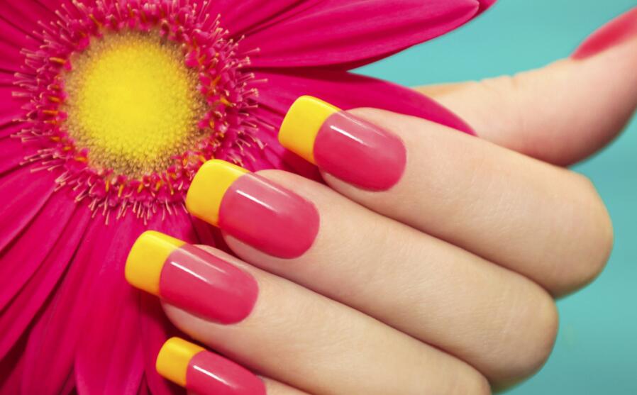 光療甲優(yōu)缺點有哪些？廣西口碑好的美甲學校告訴你