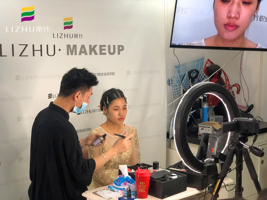 麗竹化妝學校提示：愛化妝的你必須要知道！