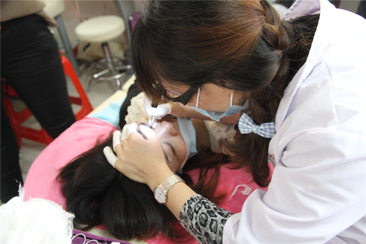 南寧紋繡學(xué)校分享：美睫初學(xué)者的入門秘籍